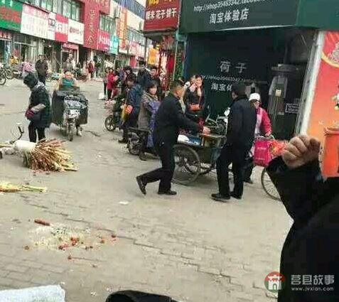 山東日照太陽城貌似城管暴力執(zhí)法！真讓人寒心