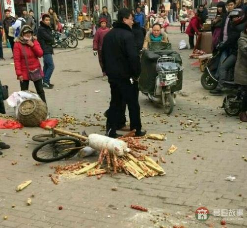 山東日照太陽城貌似城管暴力執(zhí)法！真讓人寒心