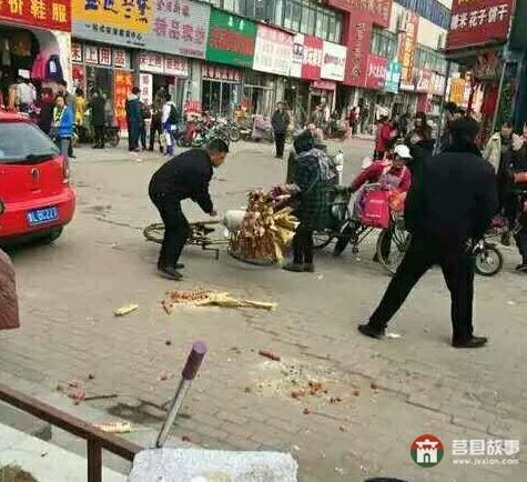 山東日照太陽城貌似城管暴力執(zhí)法！真讓人寒心