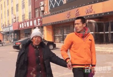 哥哥下落不明，和媳婦離婚，日照小伙帶精神病媽媽打工六年……想有個(gè)家！