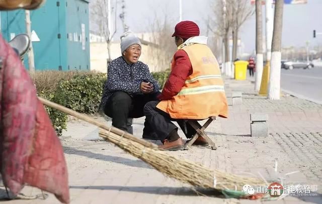 哥哥下落不明，和媳婦離婚，日照小伙帶精神病媽媽打工六年……想有個(gè)家！