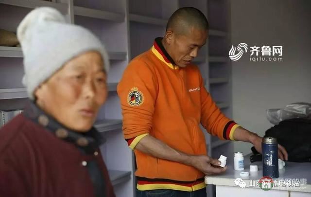哥哥下落不明，和媳婦離婚，日照小伙帶精神病媽媽打工六年……想有個(gè)家！
